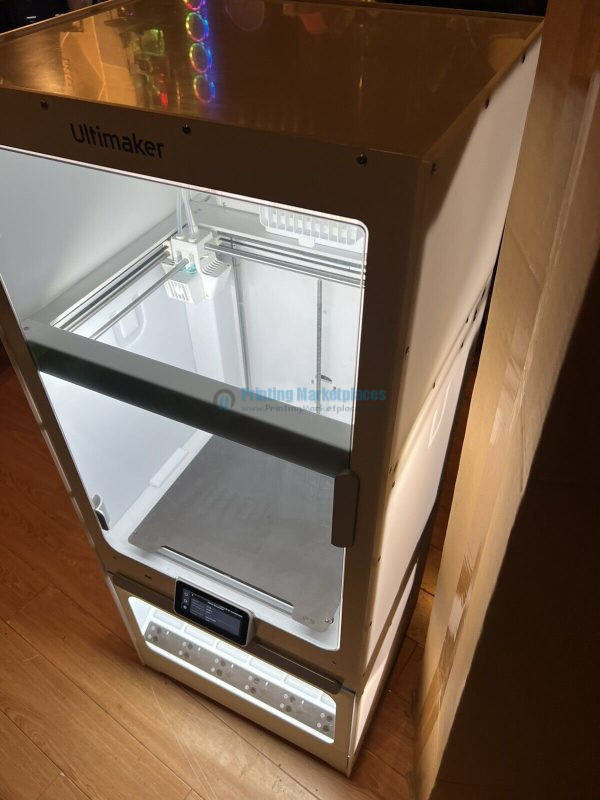 Ultimaker S7 Pro Bundle and Air Manager 3D Printer - Image 2