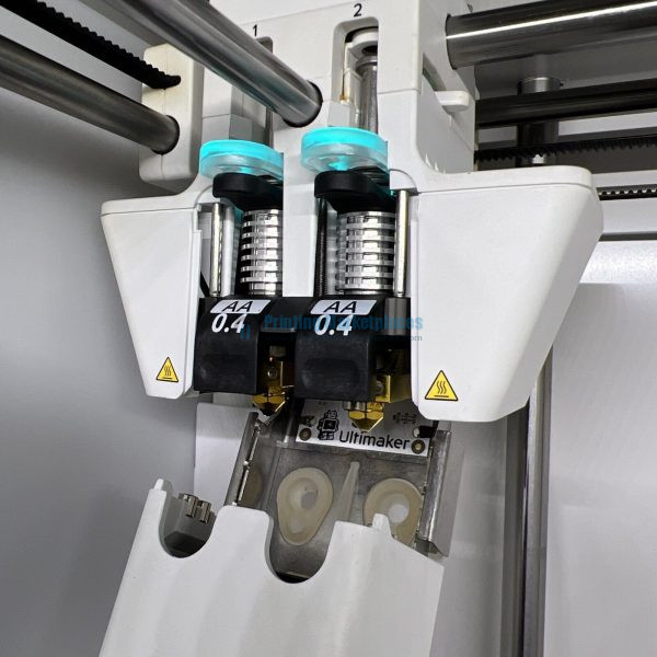 Ultimaker S7 Pro Bundle and Air Manager 3D Printer - Image 6